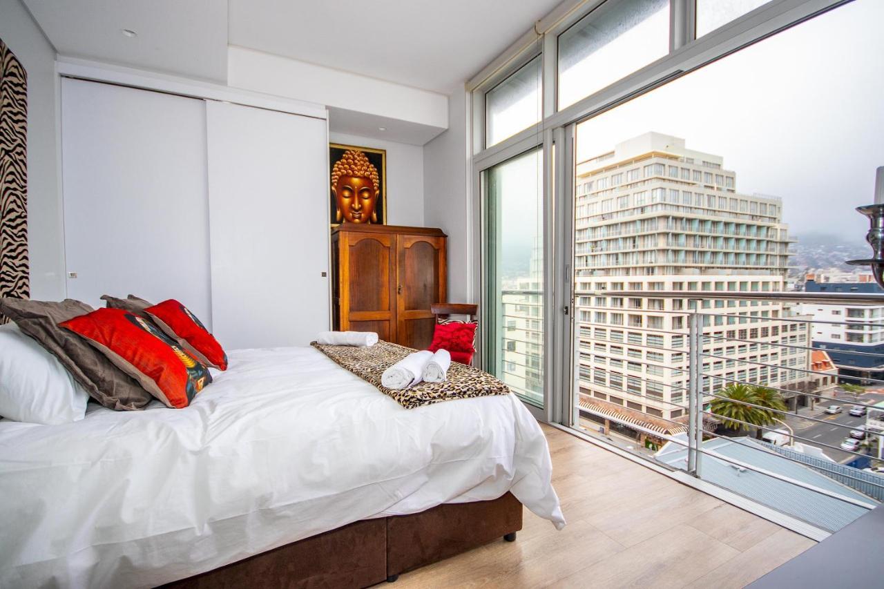 Apartment 901 - The Sentinel *